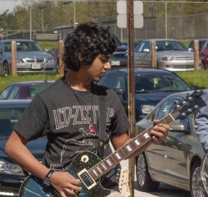 Praharsh Jani soloing on his guitar at the Spring Lunch Jam.
