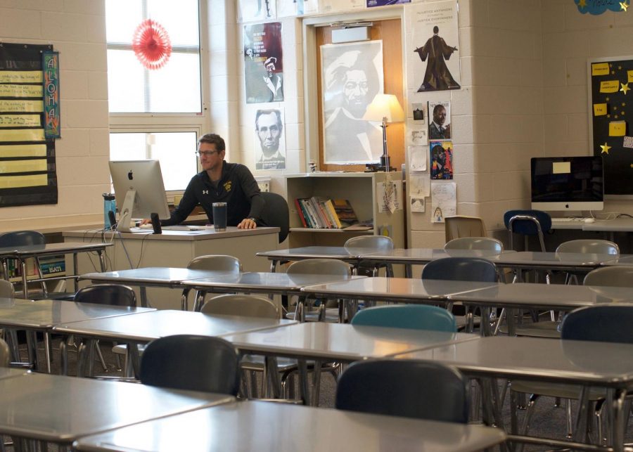 Teachers+are+learning+to+navigate+teaching+lessons+to+an+empty+classroom.