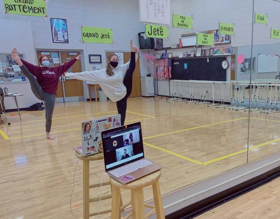 Dance Company members, Shelby Kline (left), and Emma Bohse (right), teaching during a hybrid lesson.
