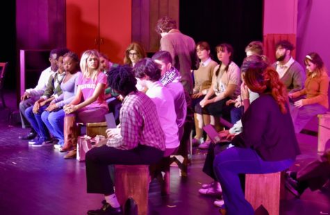 Crowds Pour in for “Legally Blonde”