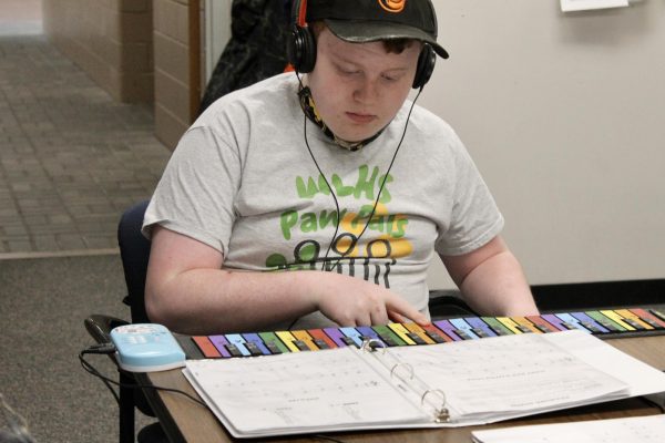 COLUMBIA MARYLAND, FEBRUARY 21,2024 First teal ALS Student Will Feldwick plays piano as part of first group of students to work with Mr.Lally in the new music therapy program at Wilde Lake.